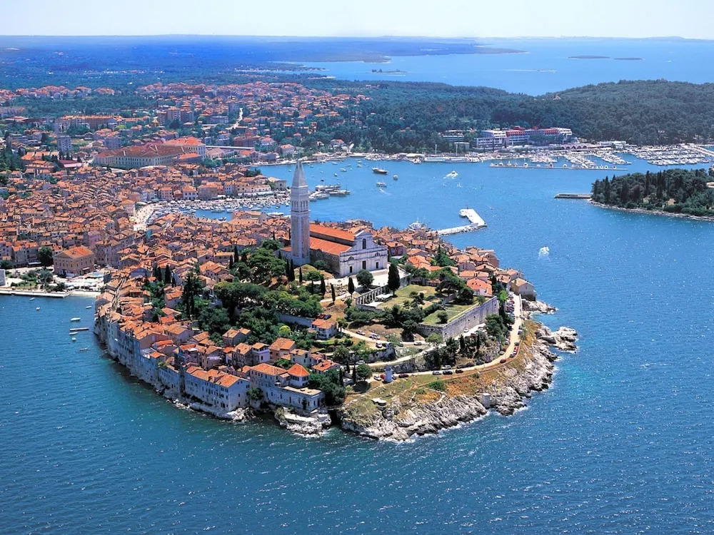 Standard Apartment Located on the Promenade in Rovinj With a sea View