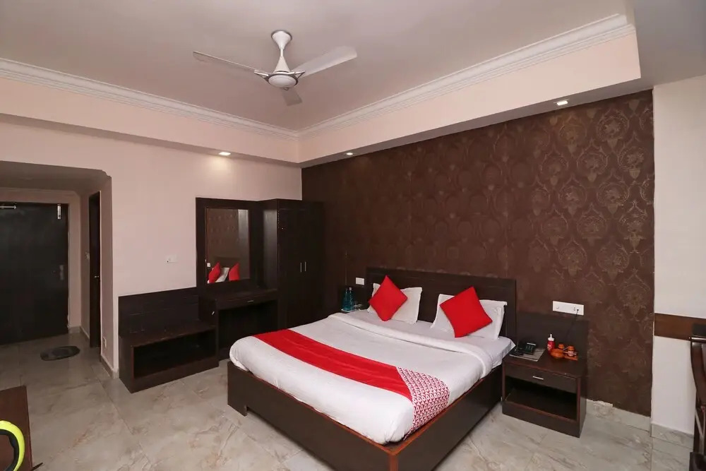 Oyo 5102 Anurag Hotel