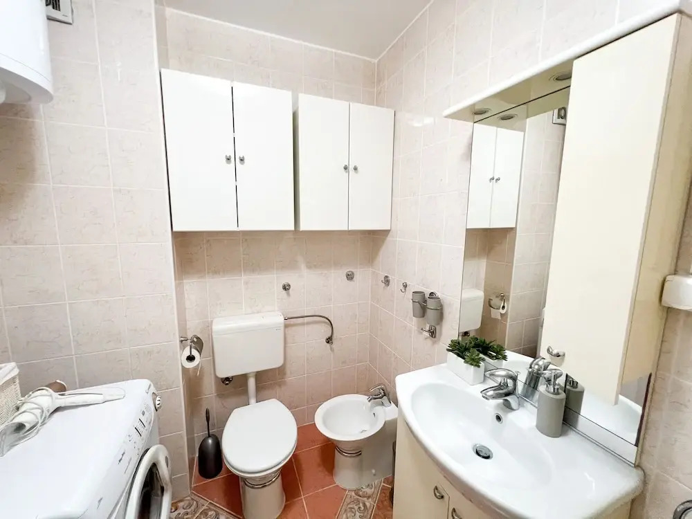MIRROR apartment