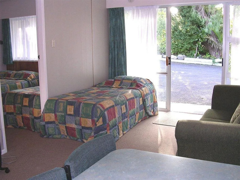Oakura Beach Motel