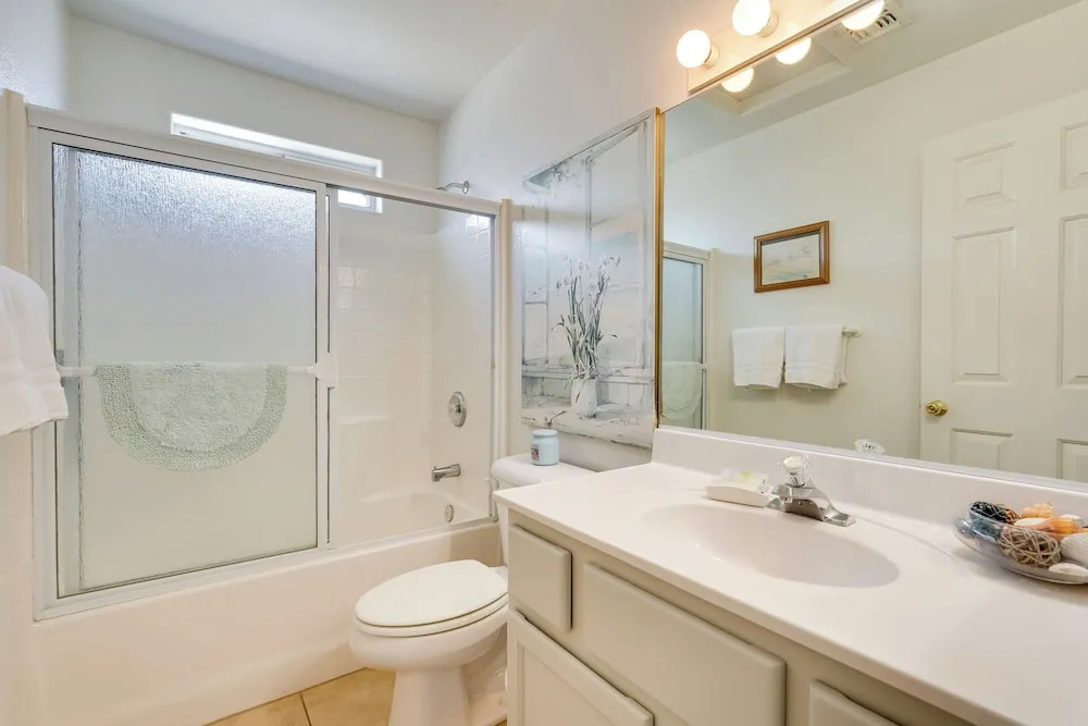 2 Mi to Lake & Dtwn: Lake Havasu City Home!