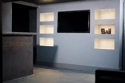 Casa Jungle Slps 20 Mcr Centre Hot tub, bar and cinema Room Leisure suite