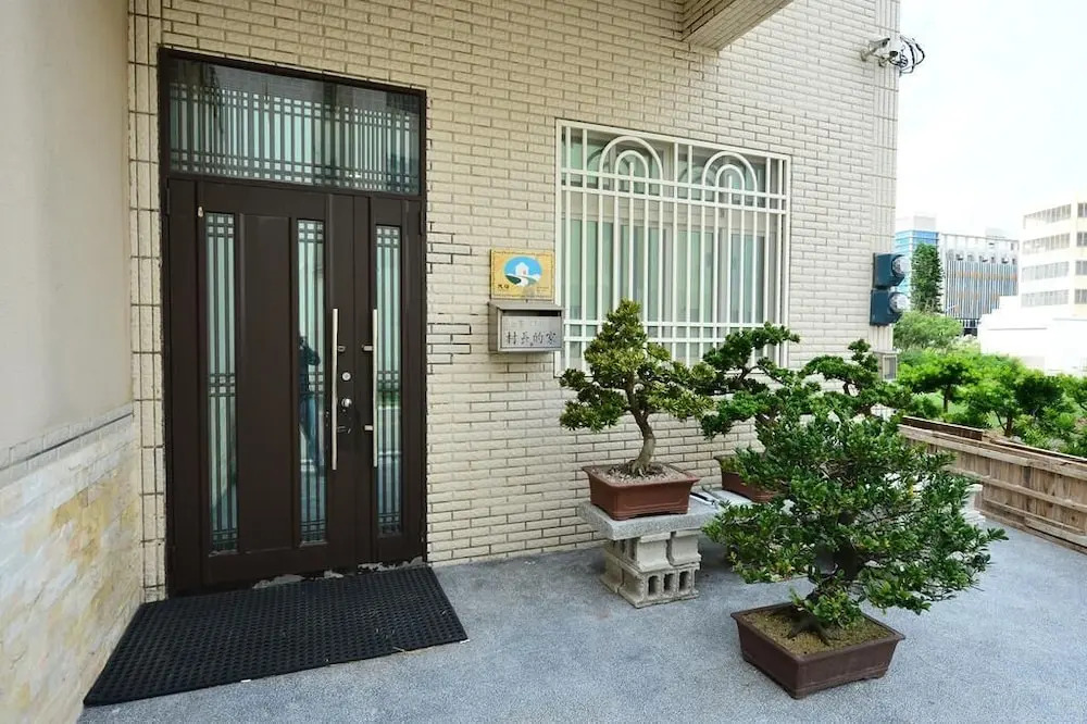 白小美輕旅民宿 市中心 新開幕特惠 可包棟