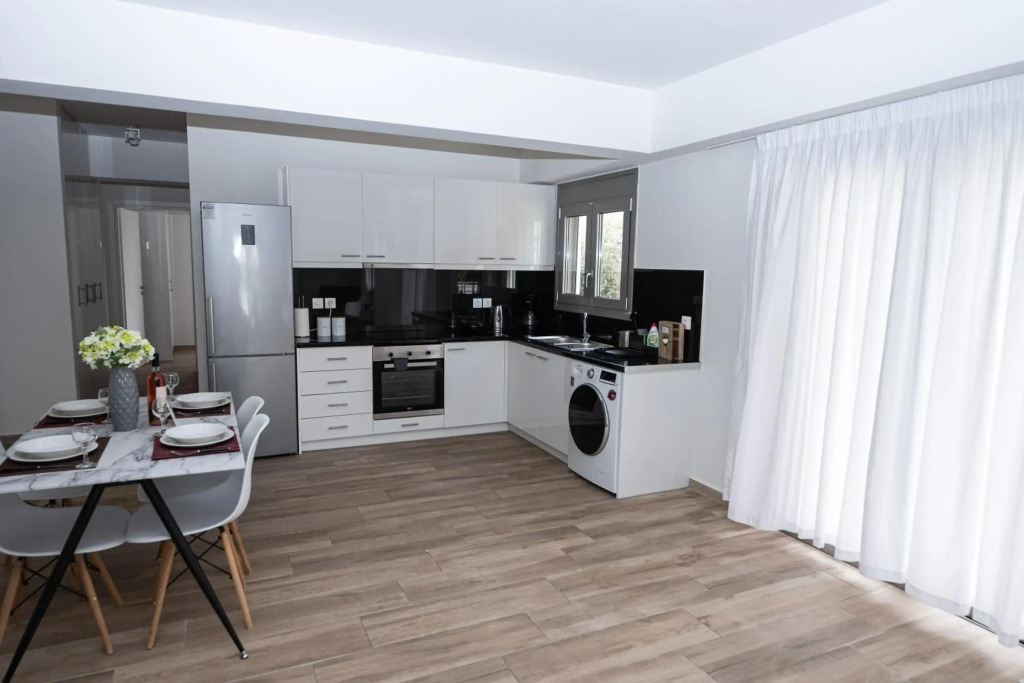 Design Apartment with swimming pool near the beach (A1)