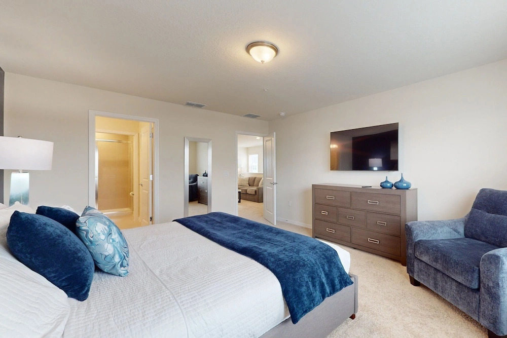 Contemporary Townhouse w/ Private Pool and Resort Amenities, Near Attractions