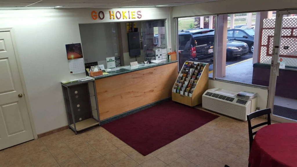 Red Carpet Inn - Blacksburg