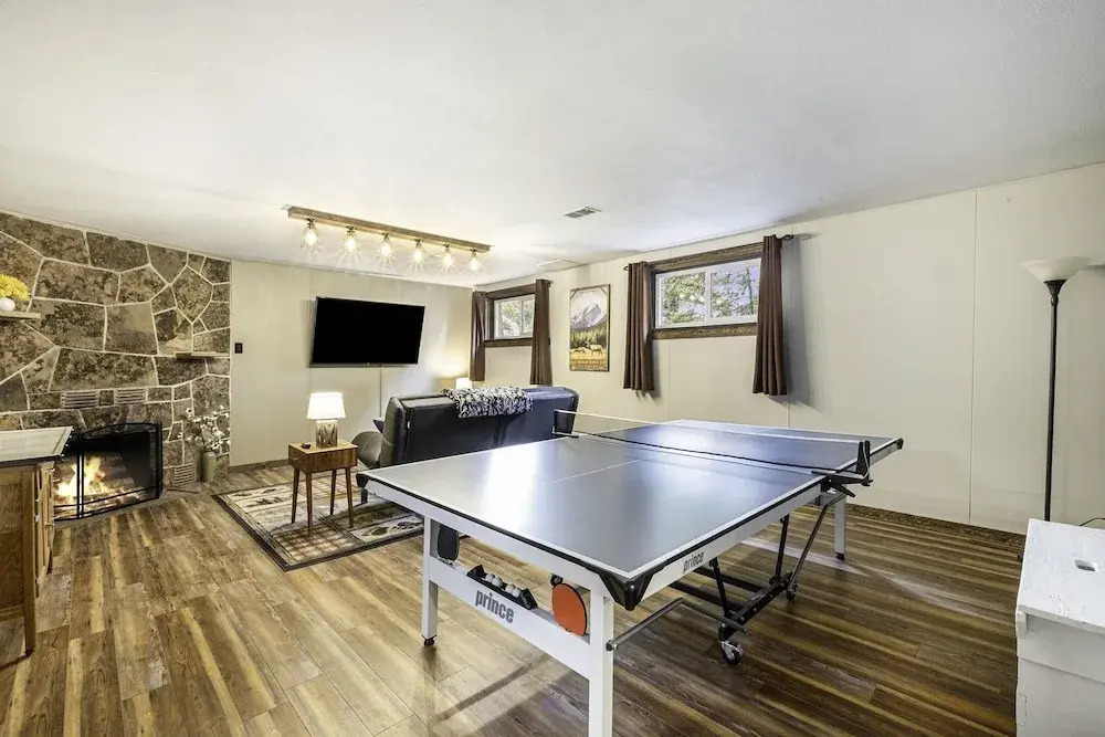 Aspen View Getaway - Monthly Long-term Vacation Rental 30+ Days -- Estes Park 4 Bedroom Home by RedAwning