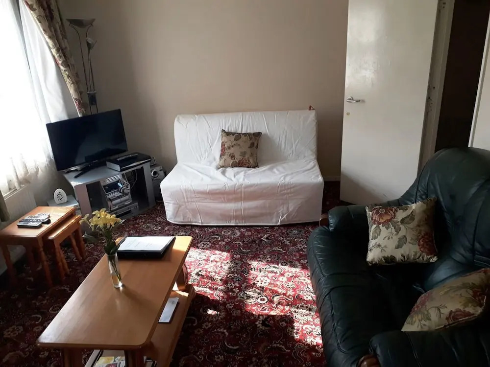 House with a garden in Arnos Grove