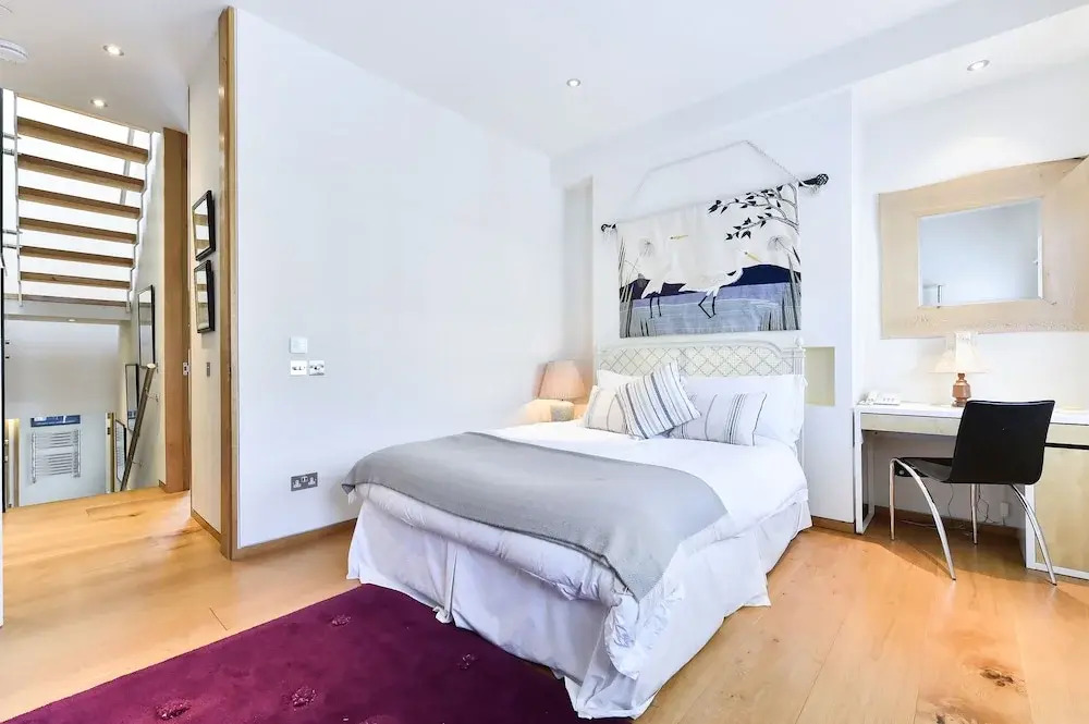 JOIVY Elegant 3 Bed Apt With Rooftop Terrace In Pimlico