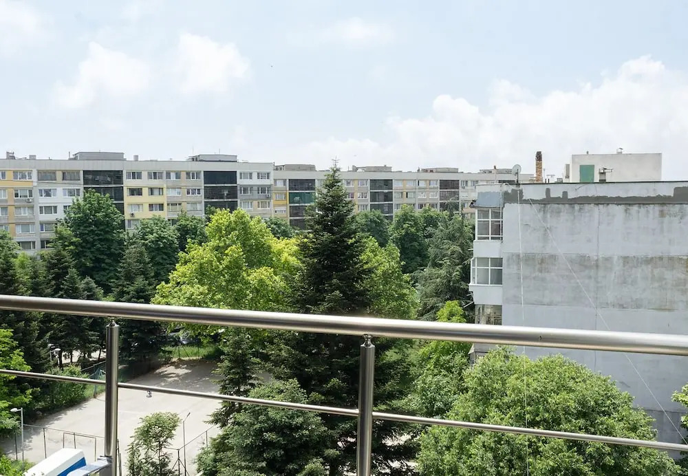 FM Deluxe 1-BDR Apartment - Just Like Home