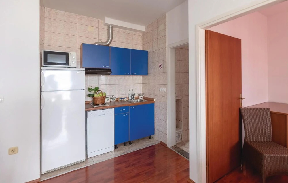 Beautiful Home in Komarna With Wifi and 3 Bedrooms