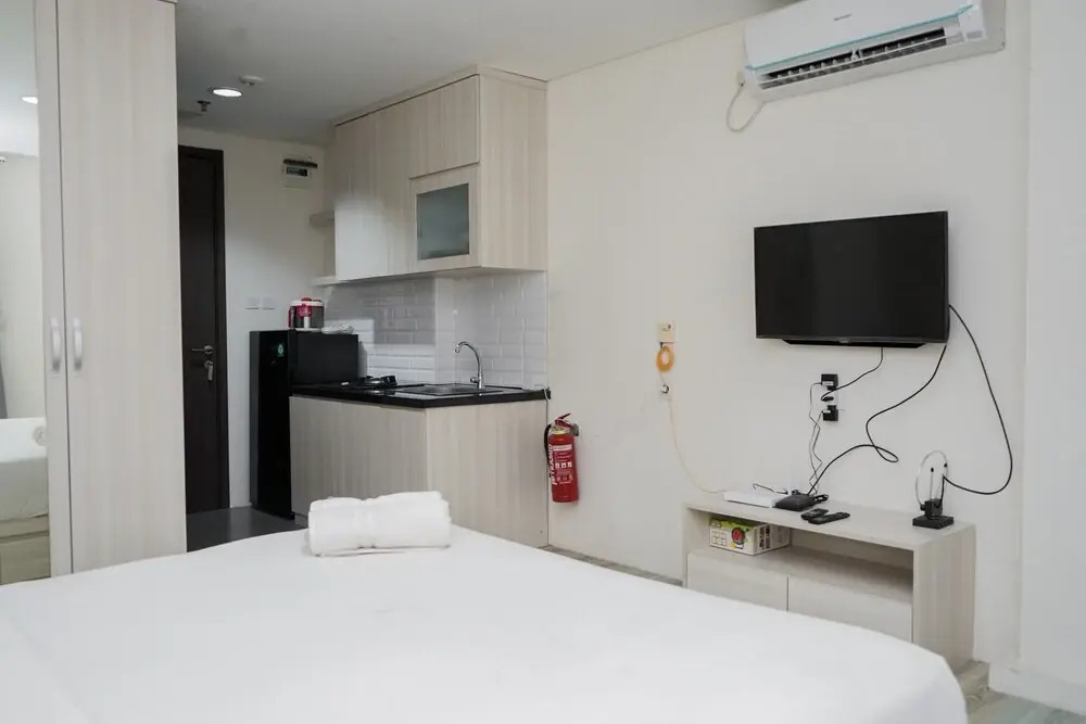 Warm And Cozy Studio Bintaro Icon Apartment