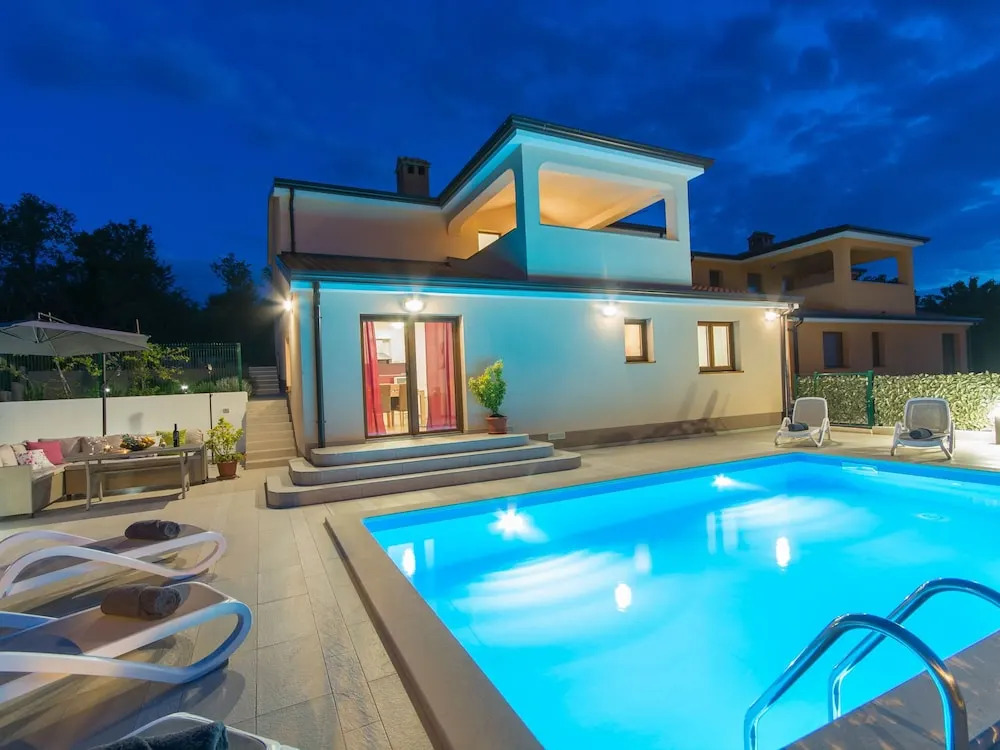 Modern Furnished Three Bedrooms Villa With Private Pool and Garden