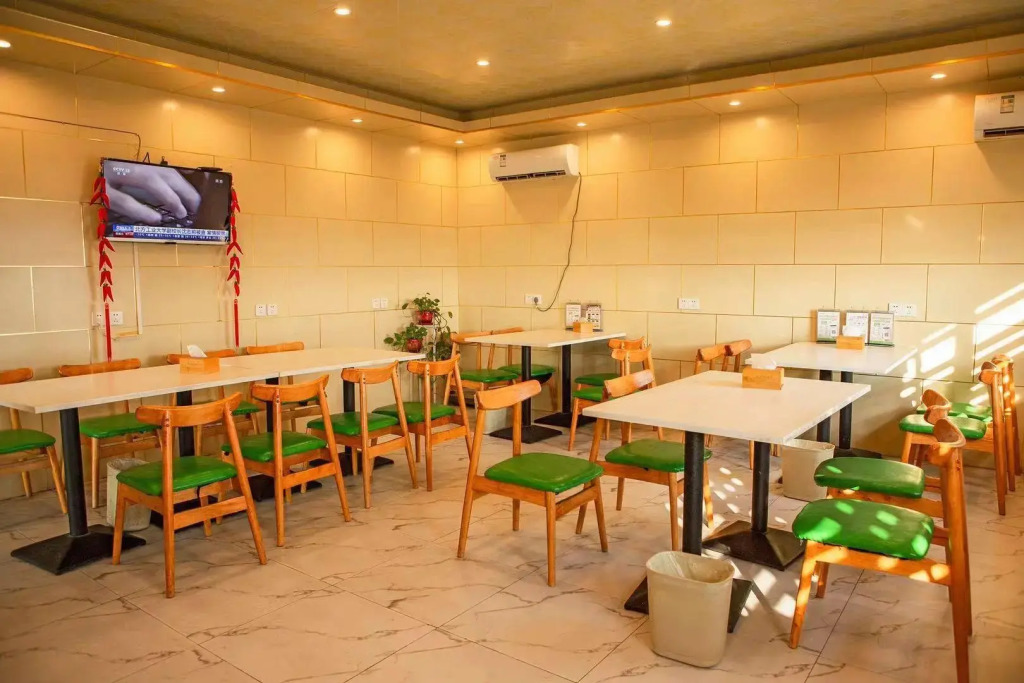 Vatica Jieshou City New Passenger Transport Center Hotel
