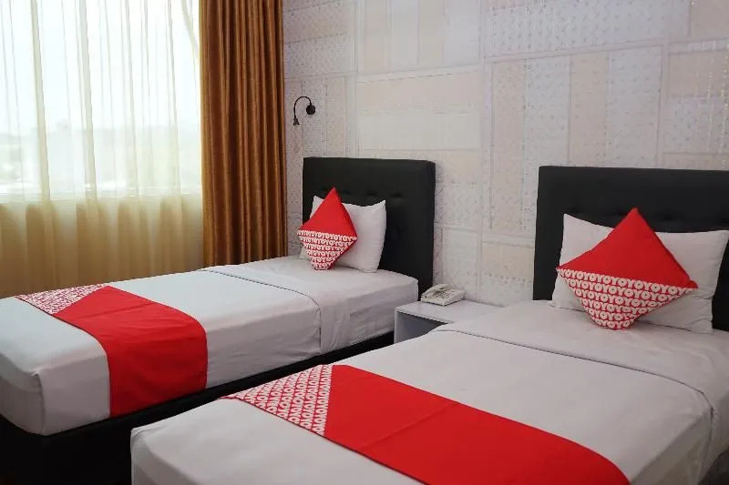 OYO 633 Ren'z Hotel