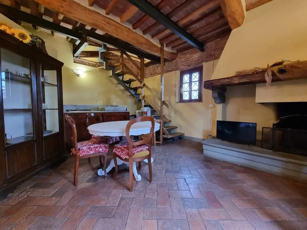 Farmhouse in Tuscany With Pool & Near Montecastello