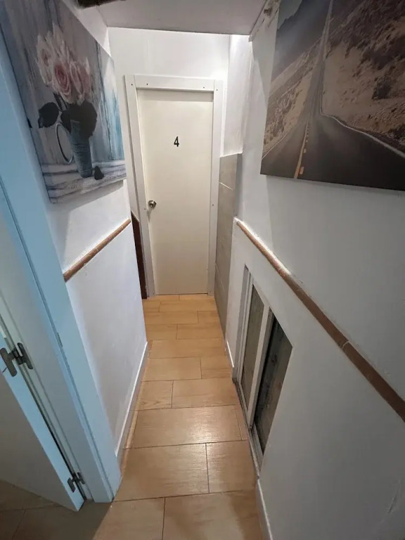 Airbhouse Private Rooms & Apartments