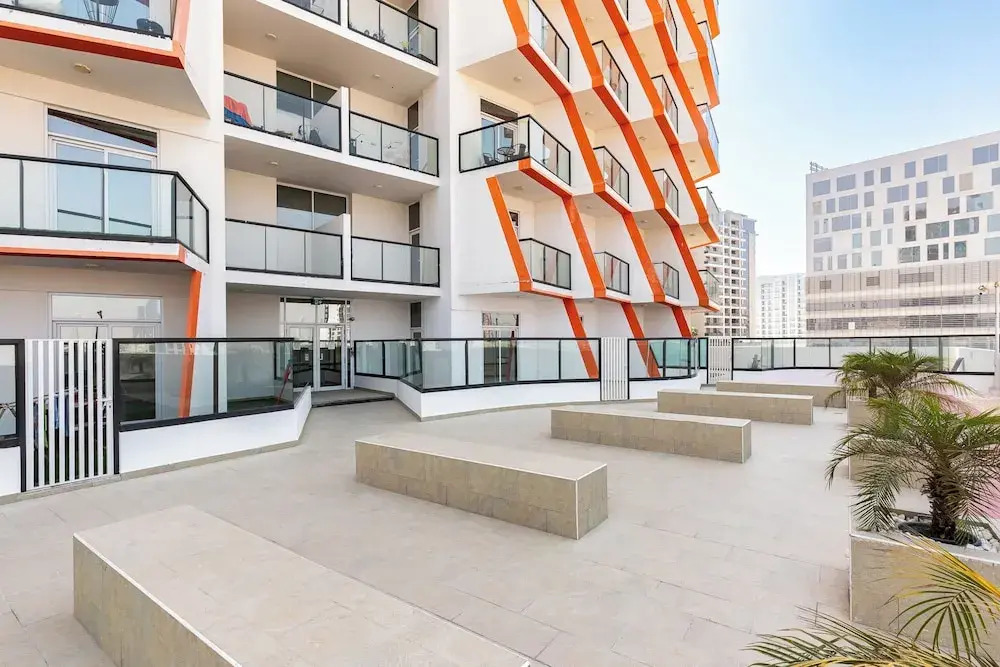 SIMPLY COMFORT Binghatti Gateway Family 2BR with Balcony, Close to Dubai Mall & Burj Khalifa