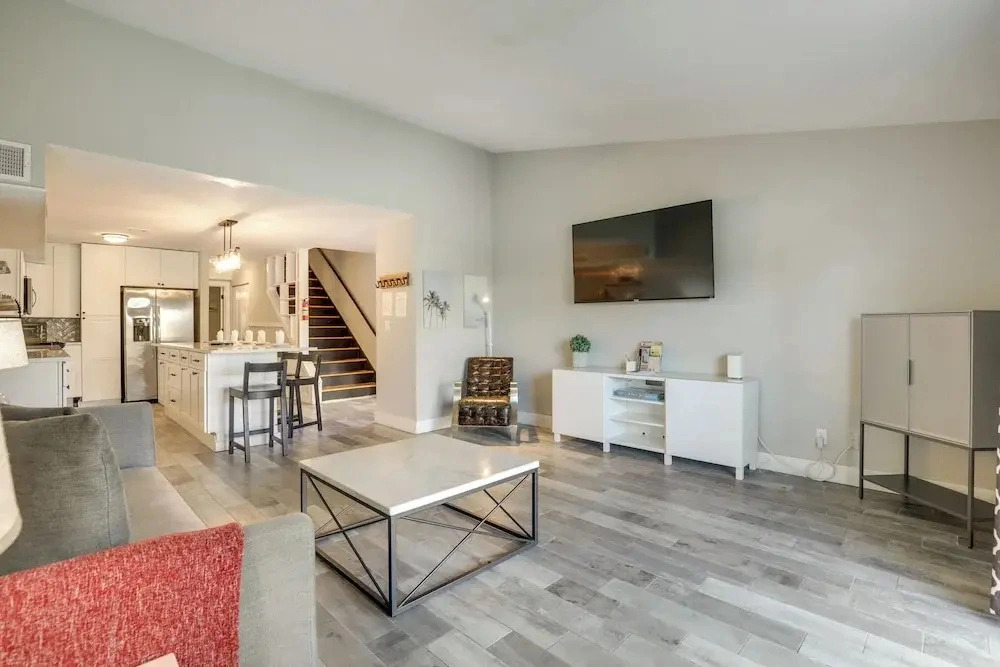 Prime Spot Near Dtwn! Modern Anastasia Island Home
