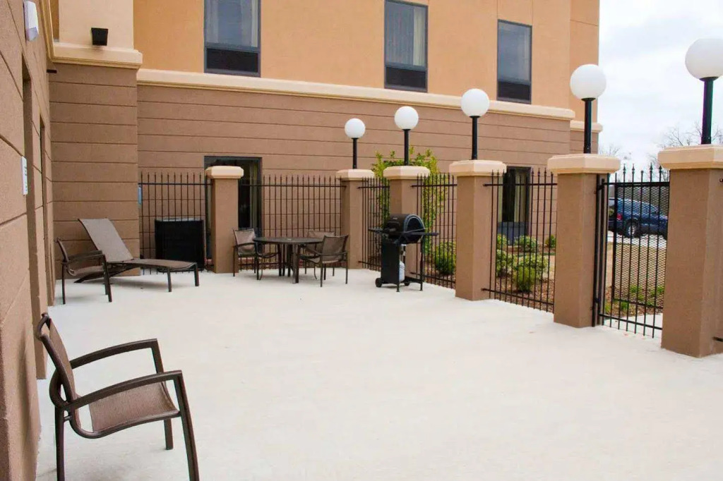 Hampton Inn & Suites Pine Bluff