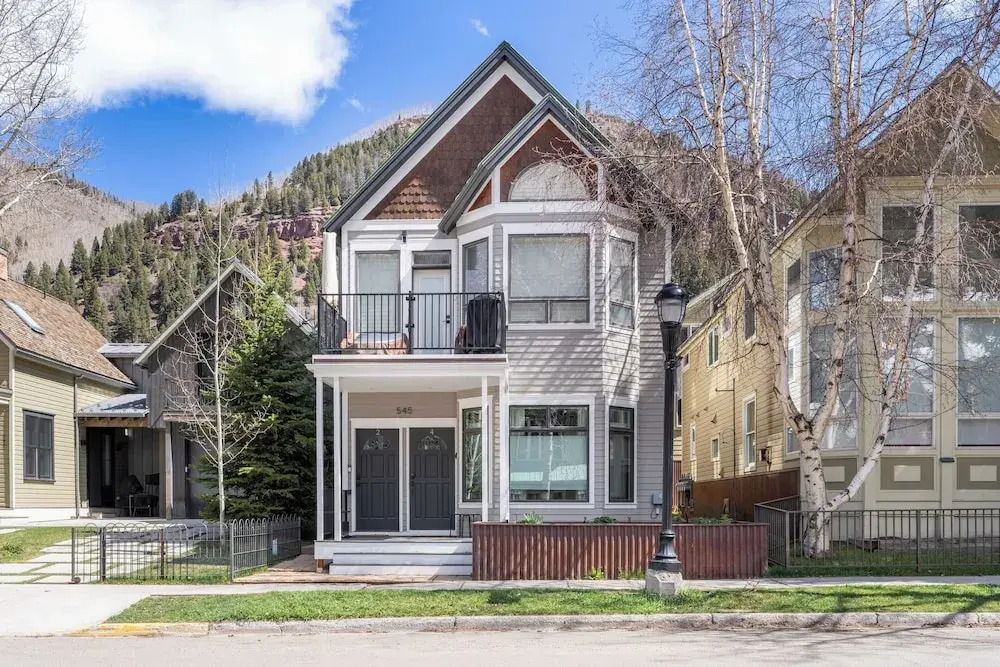 Hruza Hideout by Avantstay Walkable Location + Free Ski Shuttle, Mountain View