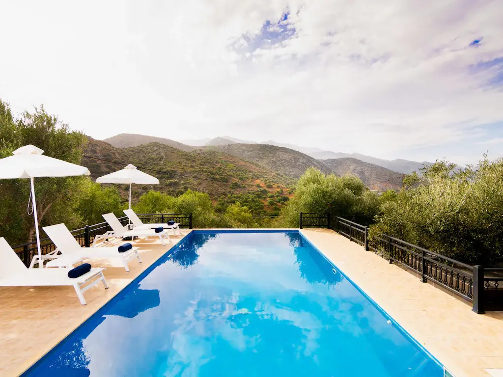 Beautiful Villa Near Sea in Epano Sisi