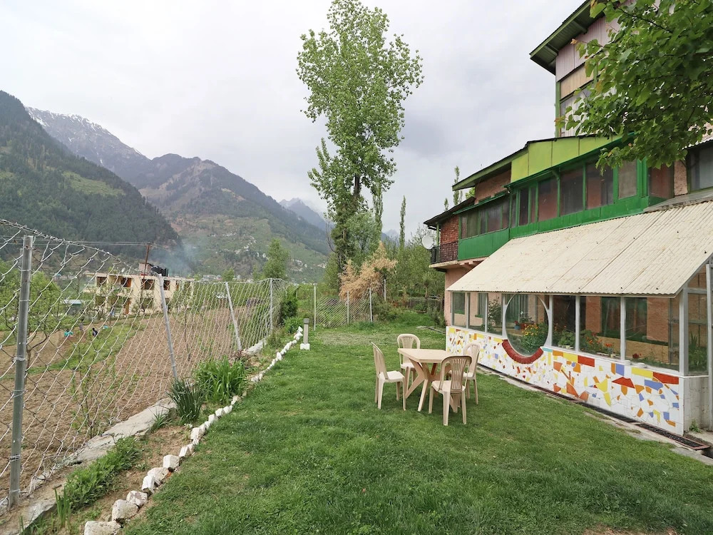OYO 14300 Home Pleasant 3BHK Mount View Cottage, Prini