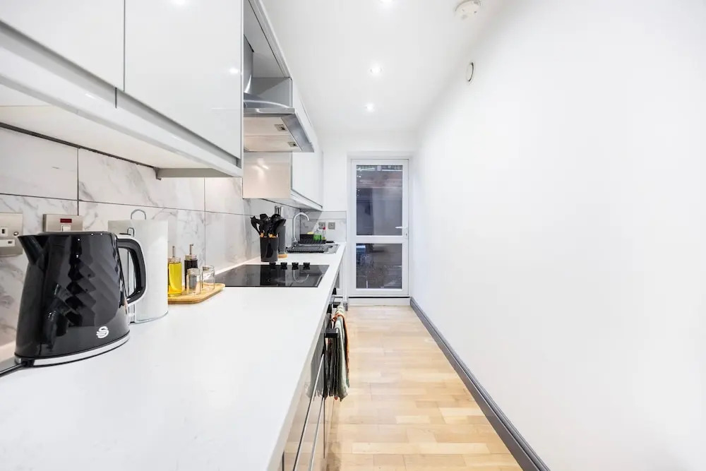 3 Bedroom Apartment by River Thames
