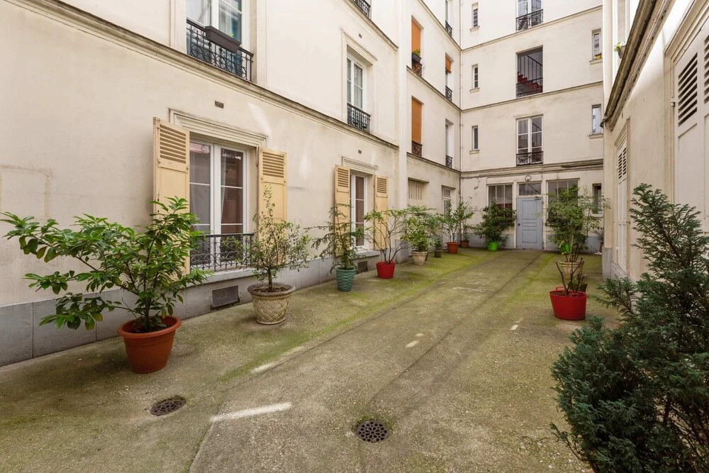 Beautiful Quiet Designer Apartment in Paris