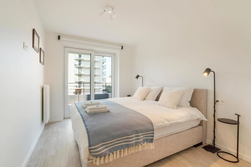 The Waves-Luxurious 3bedroom app w big terrace & garage