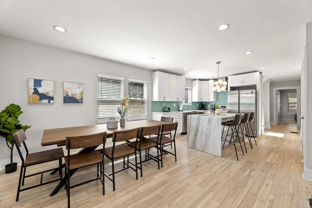 Twin Homes - 8 Bedroom Retreat In Central ATL