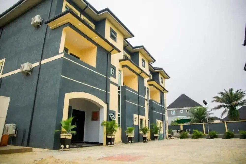 Zucchini Hotel and Apartment