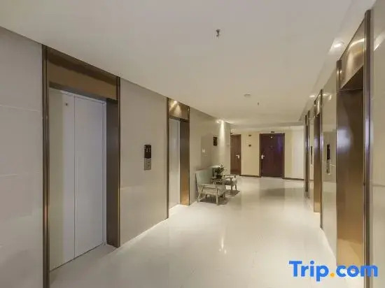 Zhongyi Hotel (Chongqing West Station Branch)