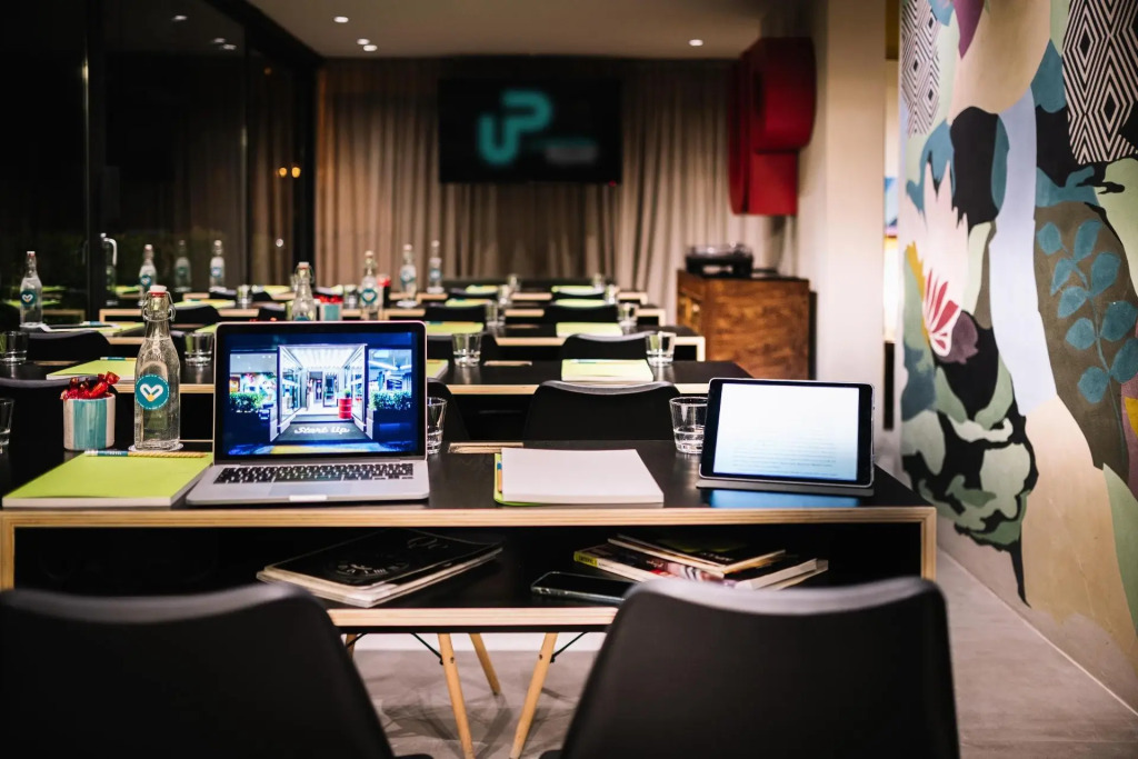 Up Hotel
