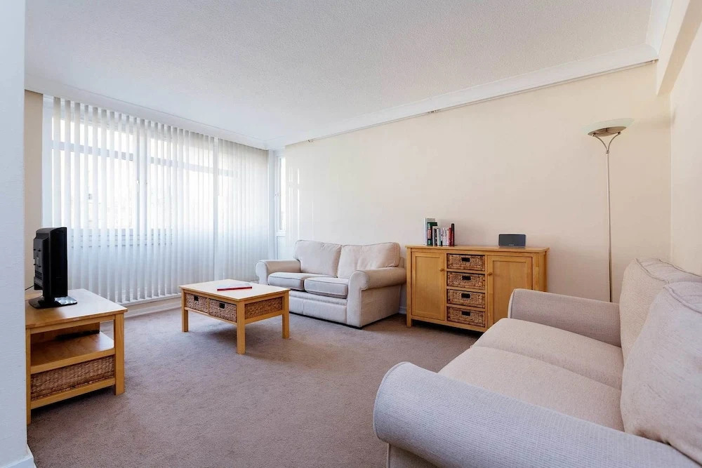 Veeve - Chester Court