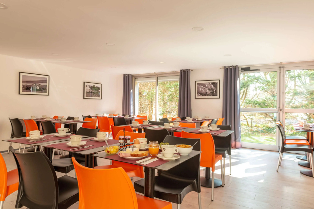 Hotel The Originals Bernay Acropole