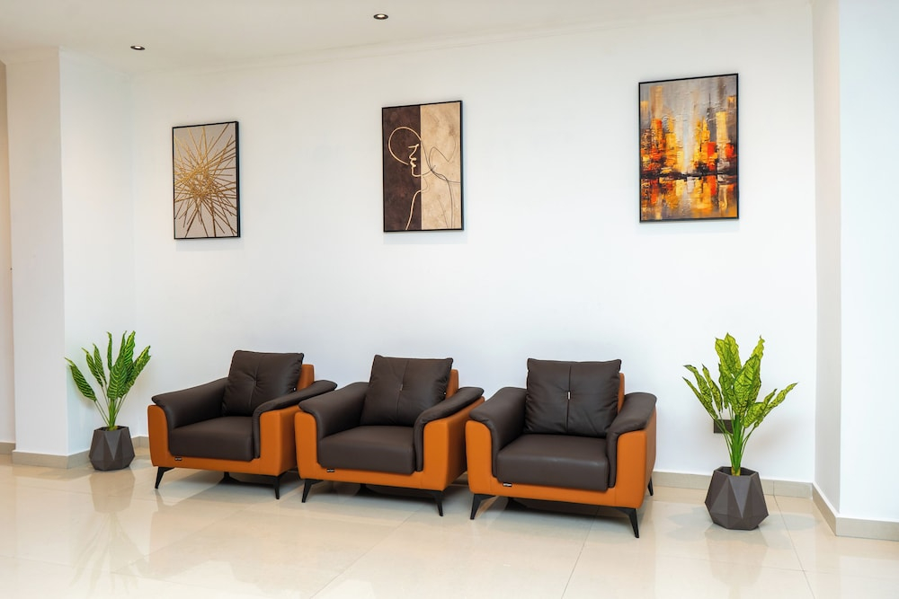 City Crown Hotel