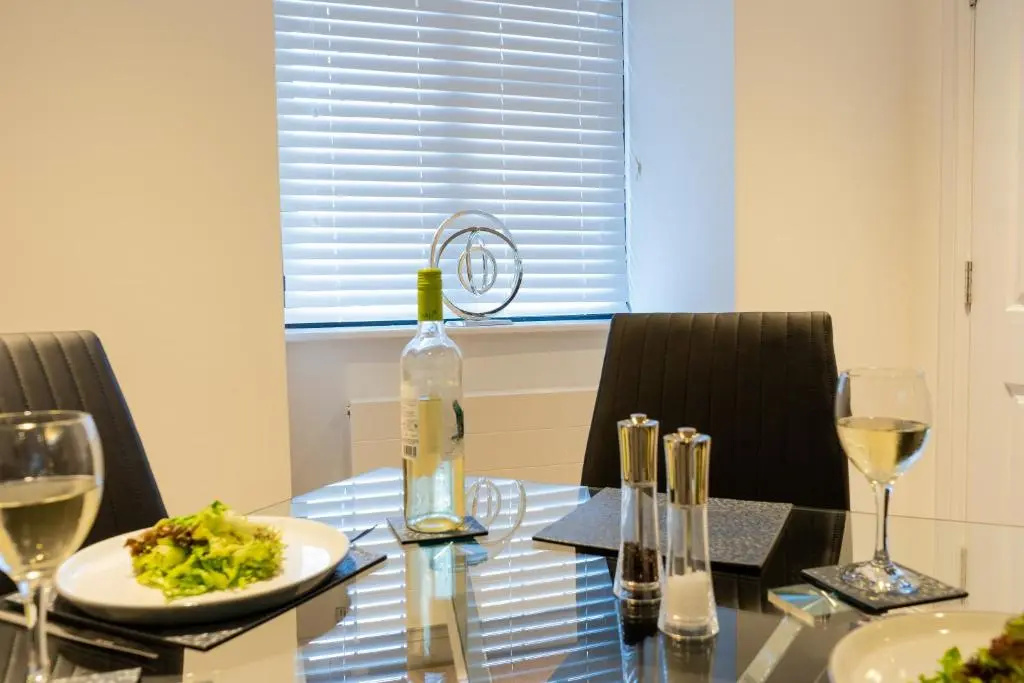 Stylish 2 Bed Apartment, Stunning City Centre Location, with FREE Secure, Gated Parking On-Site & Private WiFi, with Private Entrance & Courtyard Garden & Highly Rated