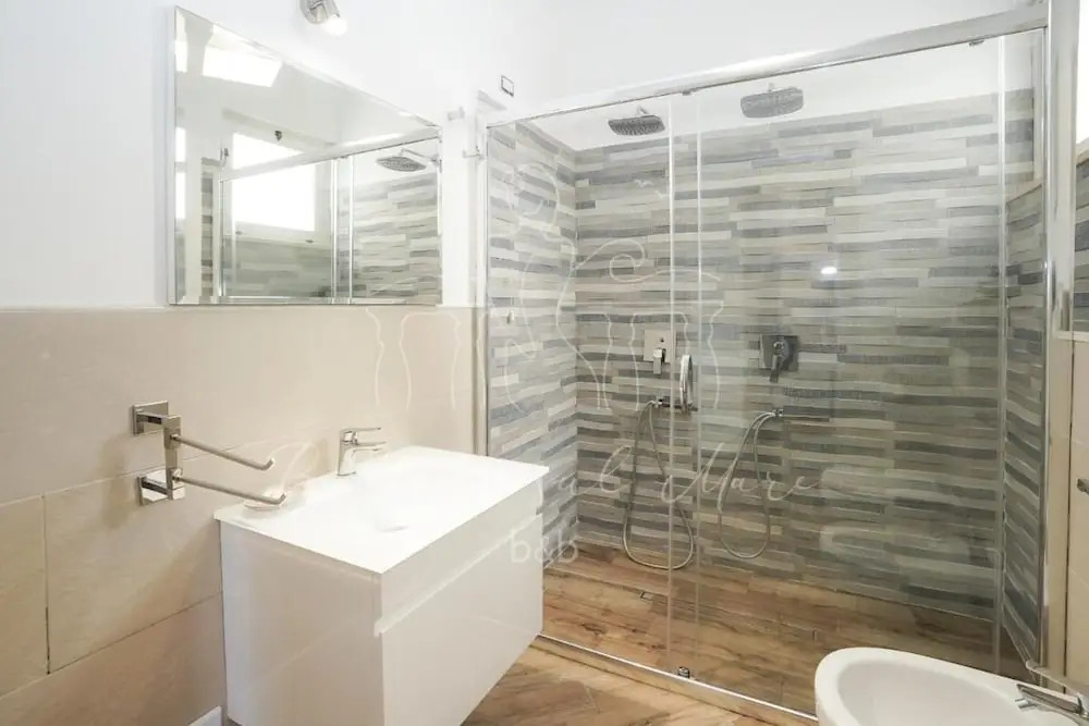 Room in B&B - B&B Balconi Sul Mare Deluxe Room With Hydromassage "la Spiaggetta"