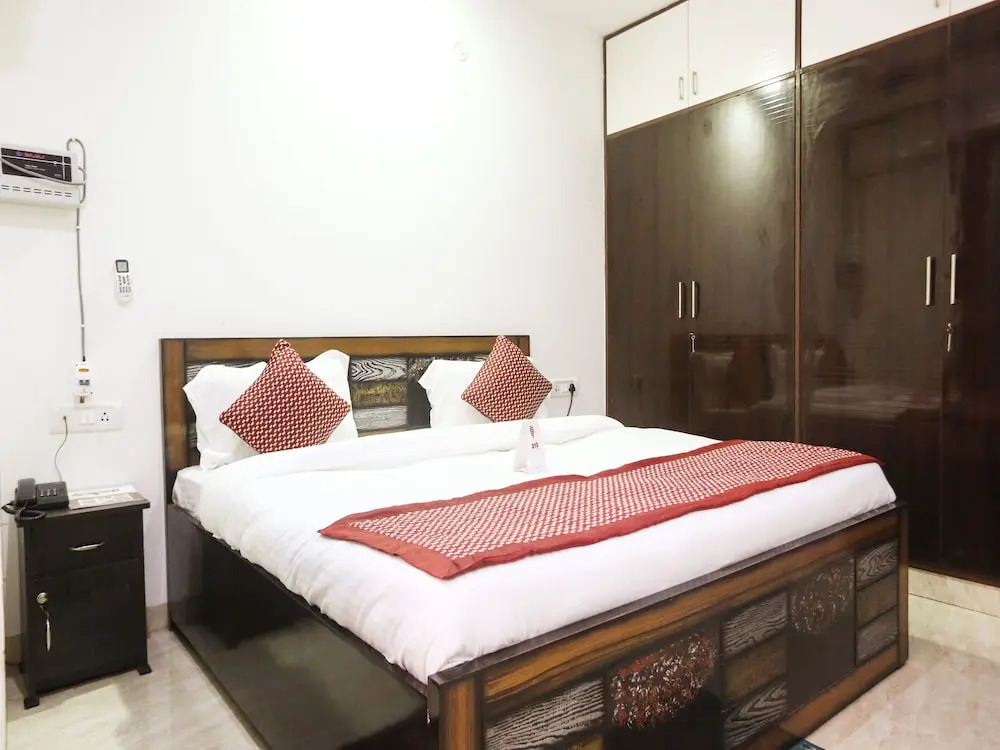OYO 6720 Hotel Green Palace
