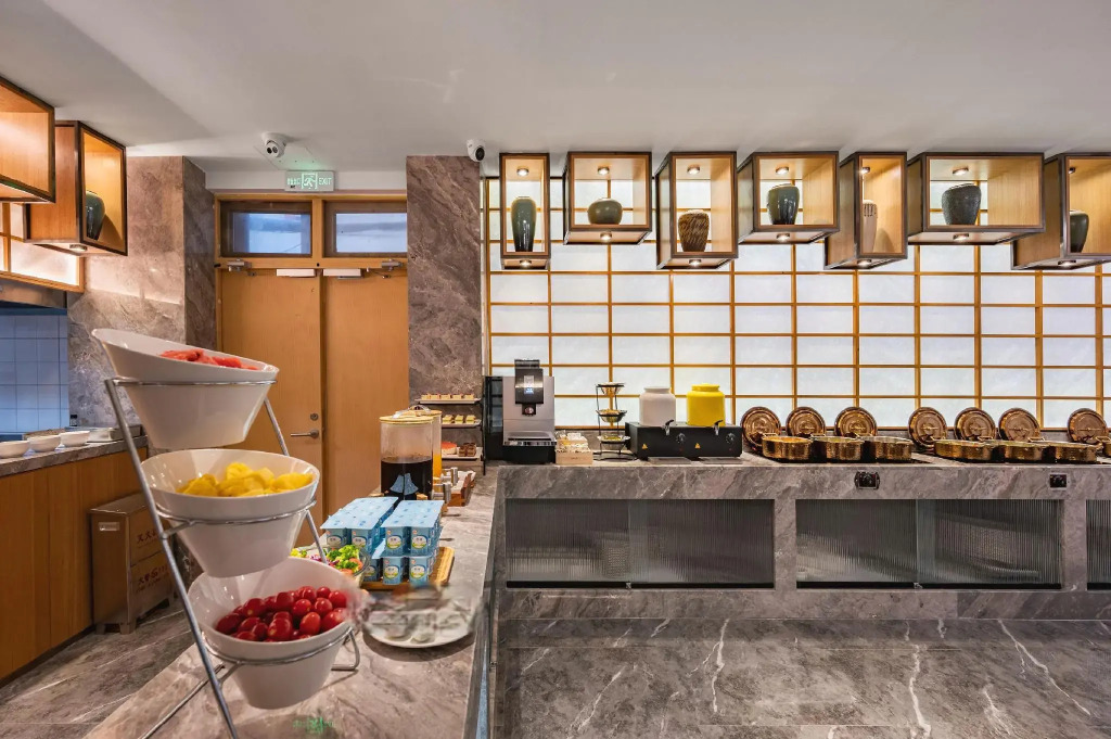 Super 8 Hotel (Beijing Sanlitun Taikoo Li Tuanjiehu Subway Station)