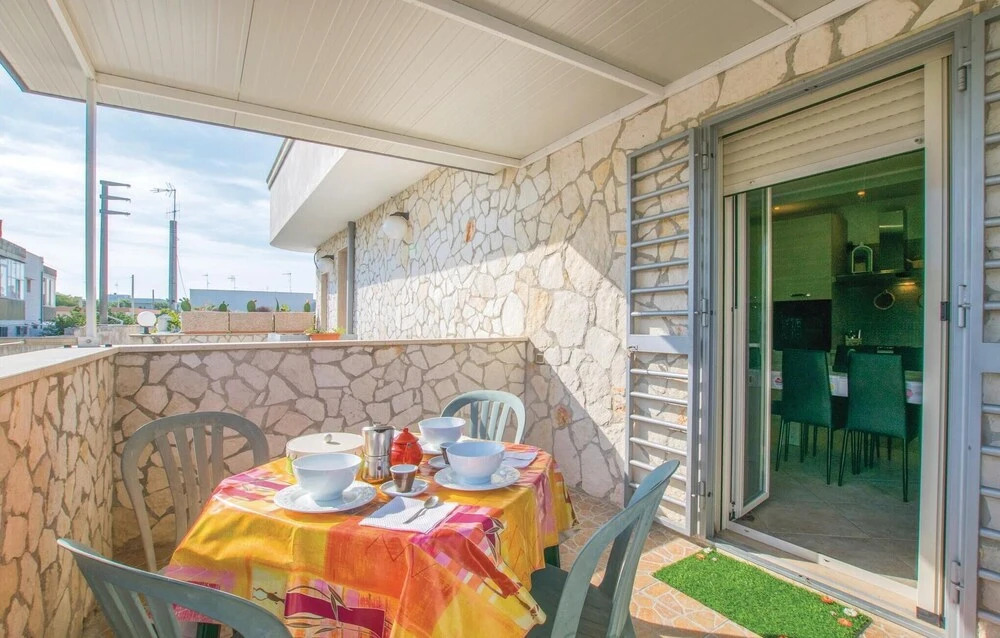 Beautiful Apartment in Bari With 3 Bedrooms and Wifi