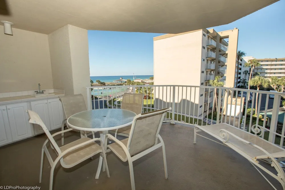 Inlet Reef 316 2 Bedroom Condo by RedAwning