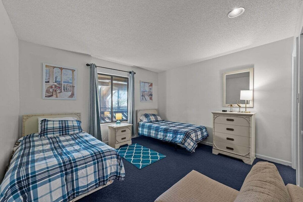 Heron Pointe C12