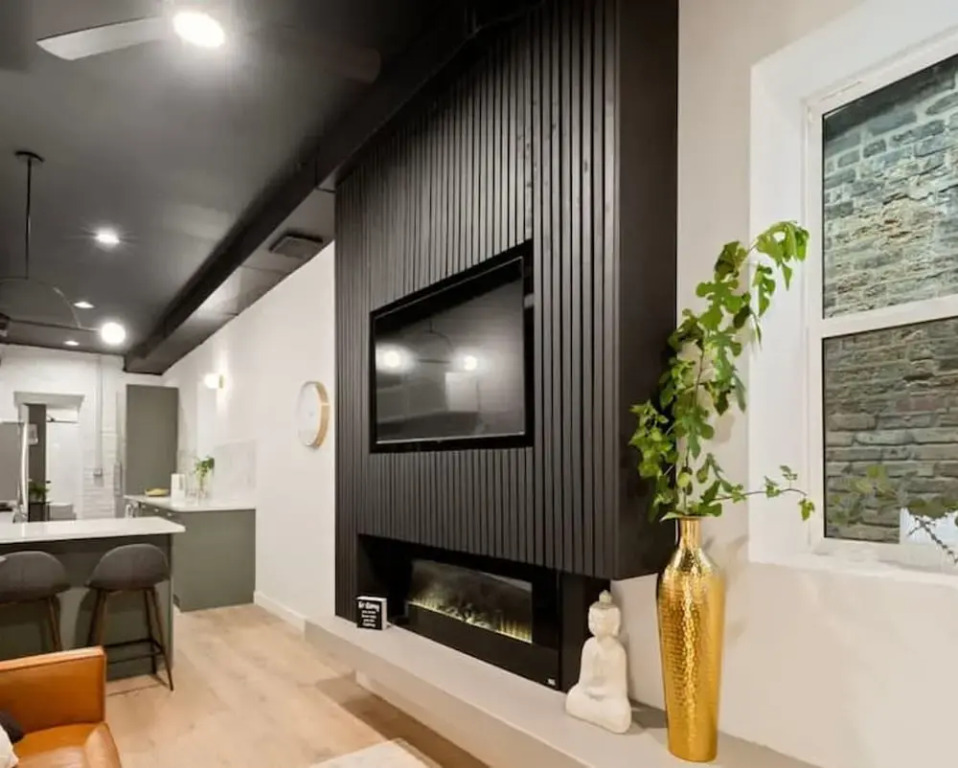 Chic 4-bedroom Haven Designer s Dream Home