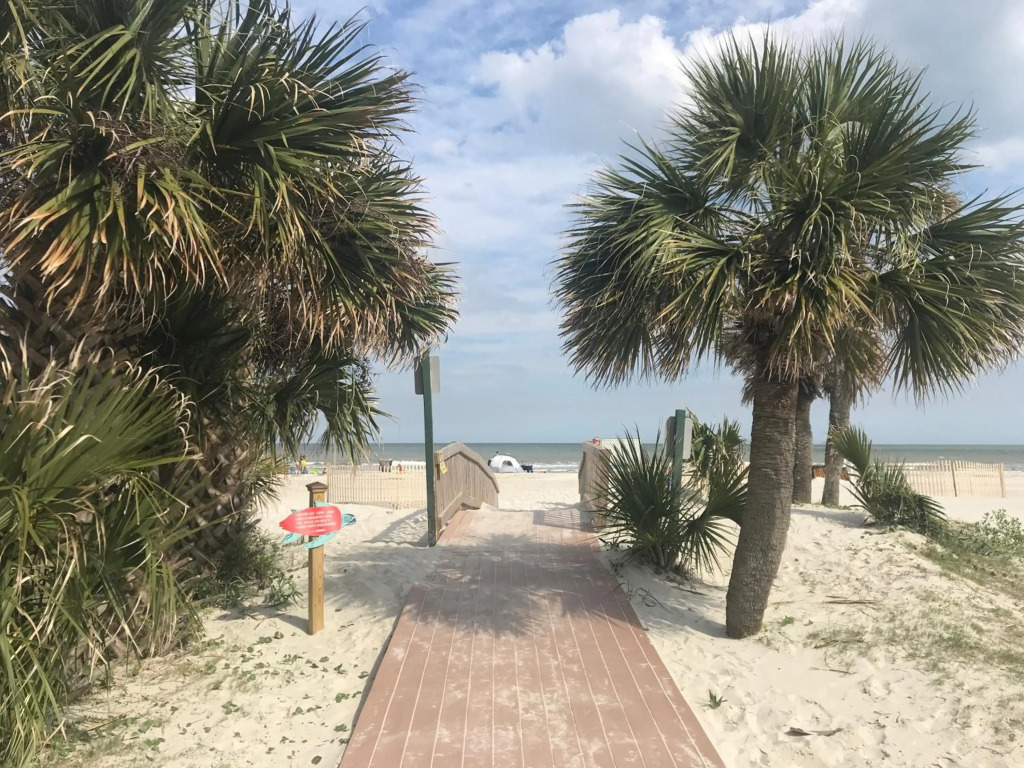 2 BR/BA Condo - Boardwalk to Beach. 3 Pools. Tennis Courts