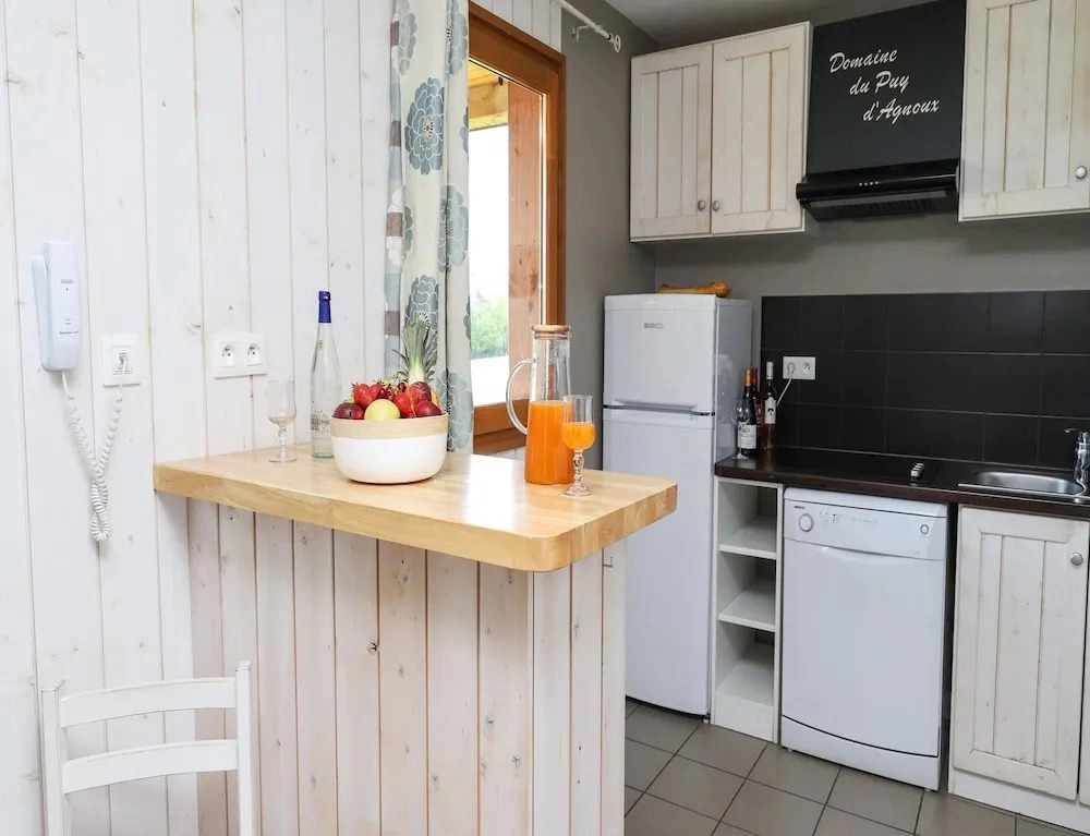 6-person Accessible Wooden Chalet