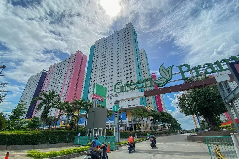Warm and Well Designed Studio Room at Green Pramuka City Apartment