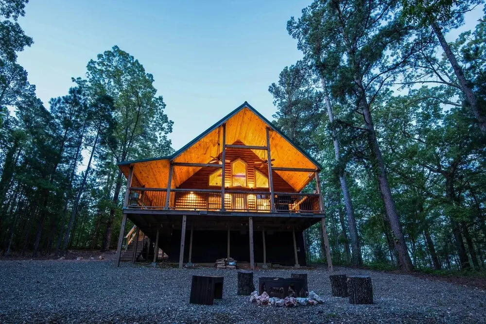 Pet-Friendly Broken Bow Cabin w/ Fire Pit
