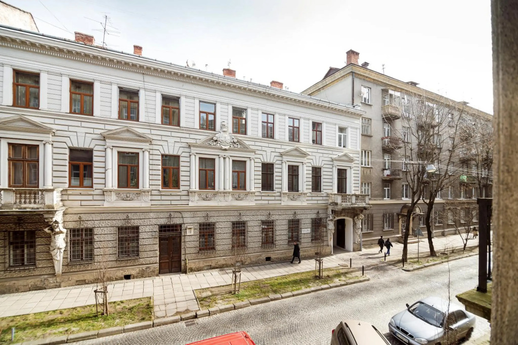 Апартаменти біля площі Ринок